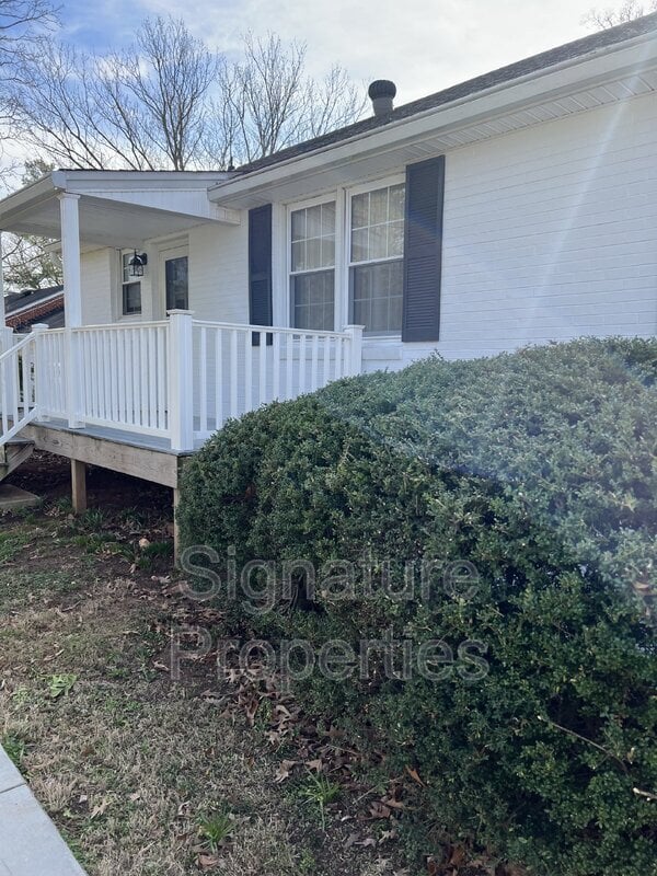 Building Photo - 1306 Oakwood St