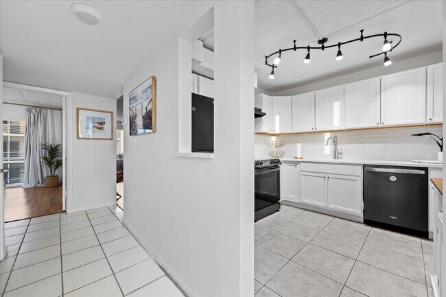 Building Photo - 4500 N Flagler Dr