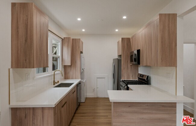 Foto del edificio - 5727 Carlton Way