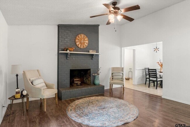Foto del edificio - 524 Park Ln