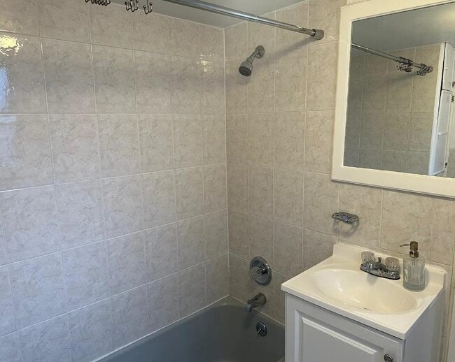 Building Photo - 296 Webster Ave