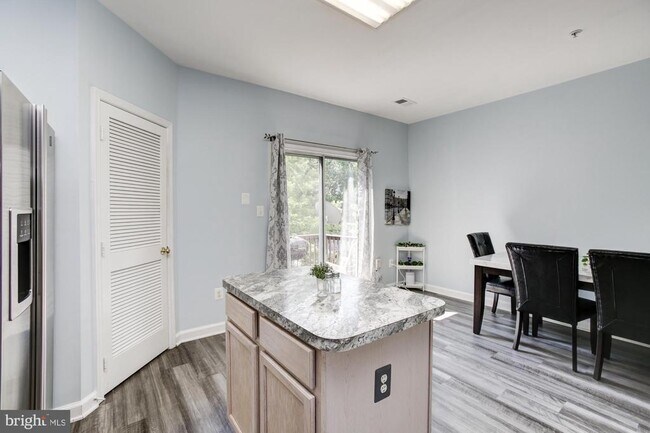 Foto del edificio - 8605 Willow Leaf Ln