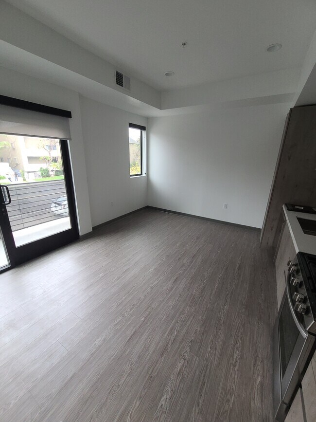 Building Photo - ST Townhomes at Palms