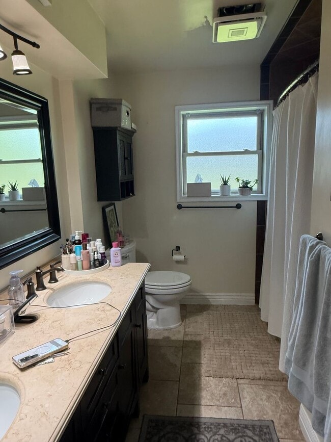 Building Photo - Beautifully remodeled home less than a block from WSU and the McKay Dee surgical center