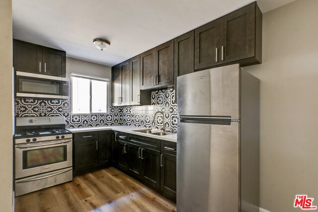 Kitchen fully equipped with new appliances - 905 Fedora St