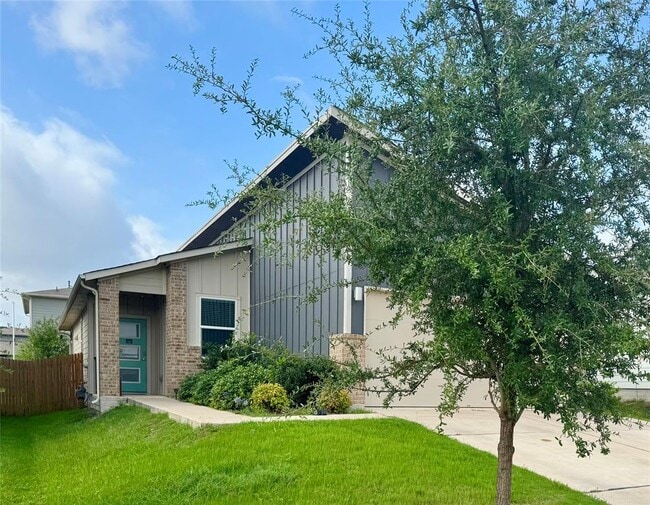 Building Photo - 2307 Langdale Ln