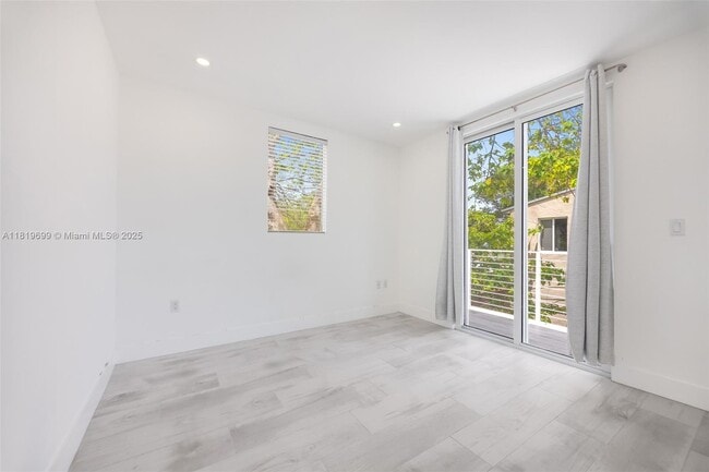 Foto del edificio - 3787 Thomas Ave