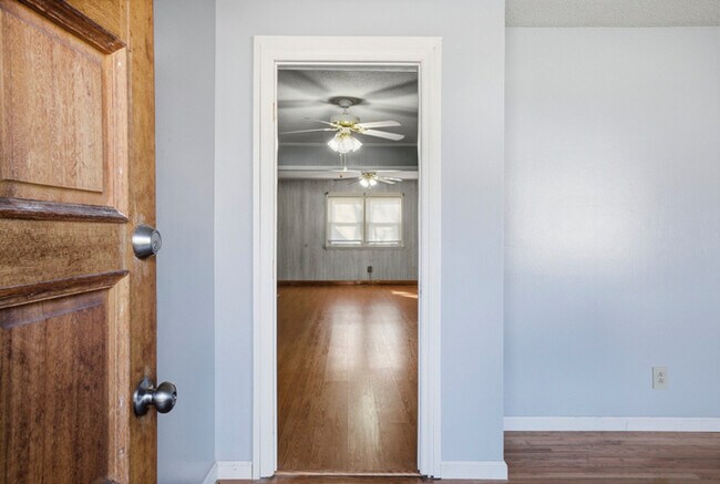 Building Photo - 815 Bedrock Dr