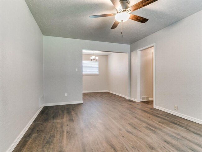 Foto del edificio - 113 E Ridge Rd