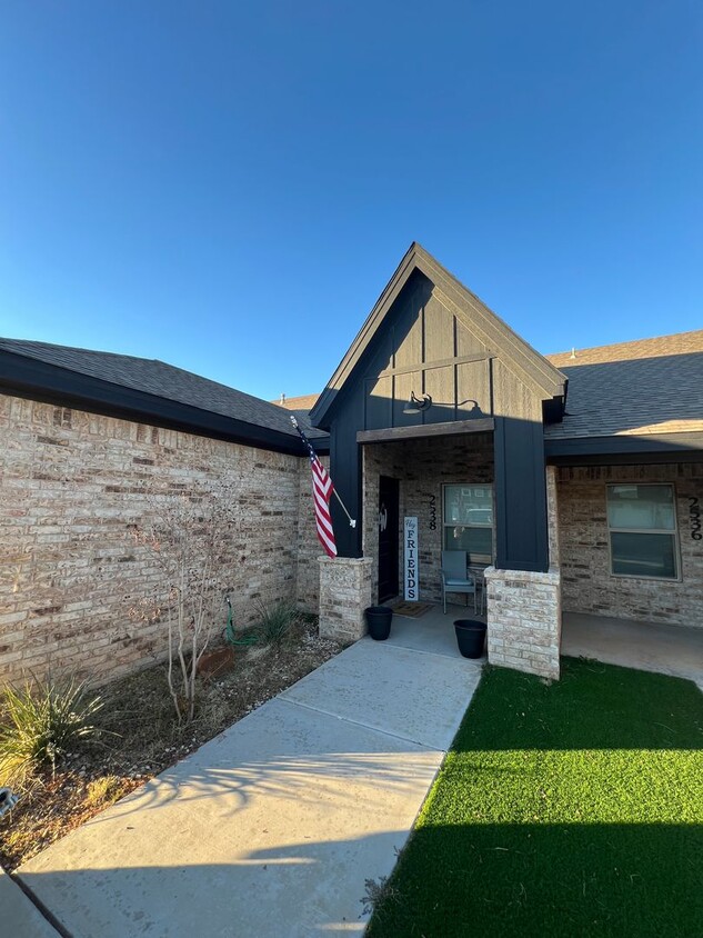 Foto principal - 2/2/1 Town home! Cooper ISD