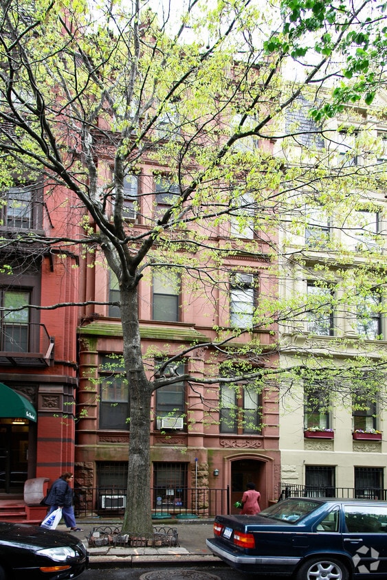 Building Photo - 102 W 87th St