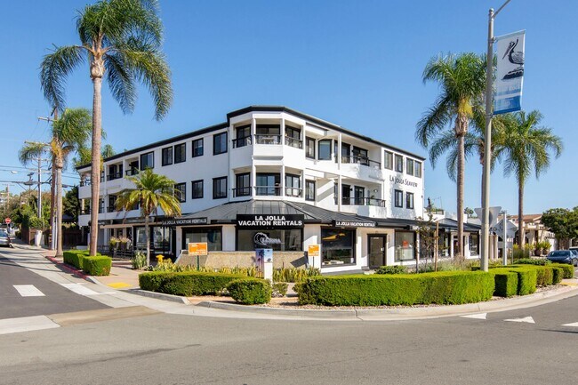 Building Photo - Beautiful Bird Rock 2 Br with W/D and Garage Parking ~ Amazing Location!