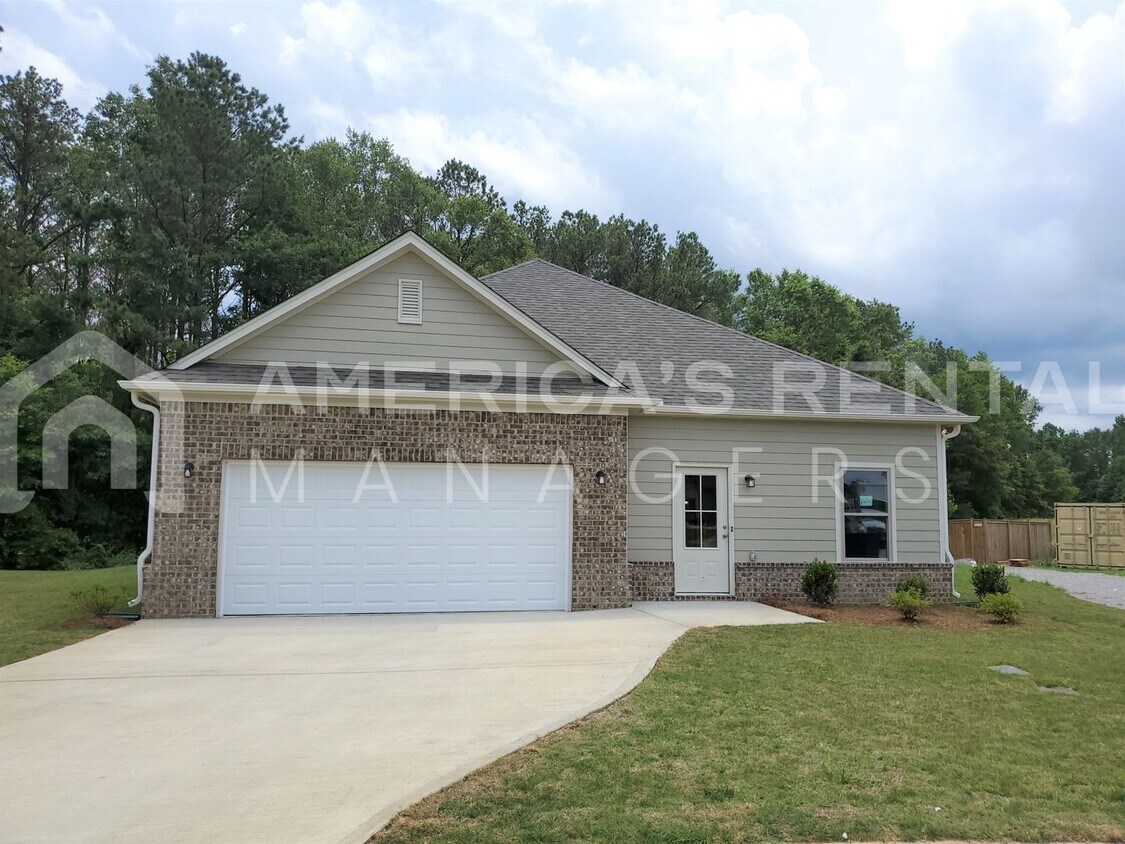 Primary Photo - Home for Rent in Clanton, AL! AVAILABLE NO...