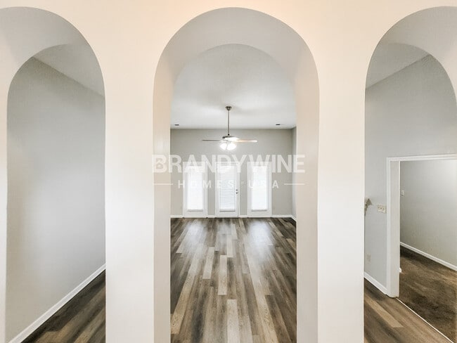 Foto del edificio - 7819 Freehold Dr