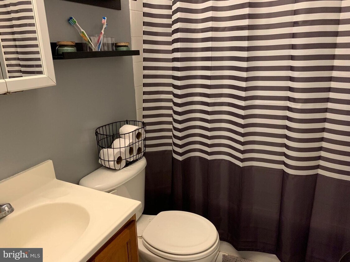 Foto principal - 4110 Ames St NE