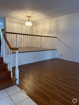 Building Photo - 2300 Maple Ave
