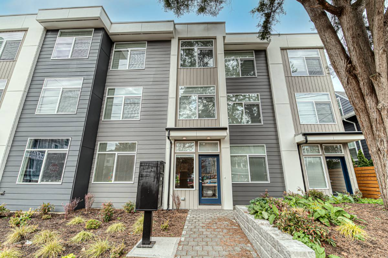 Primary Photo - 1300 NE 52nd St