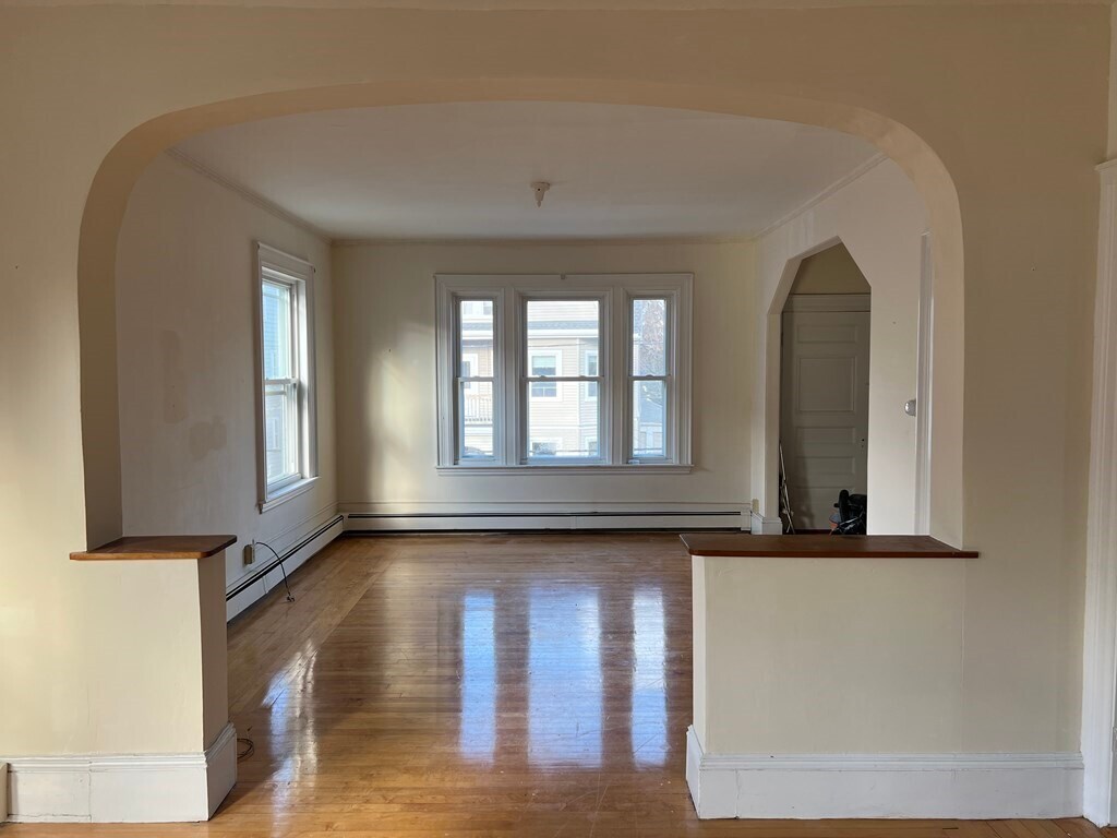 19 Seymour St Unit 2, Winthrop, MA 02152 Room for Rent in Winthrop