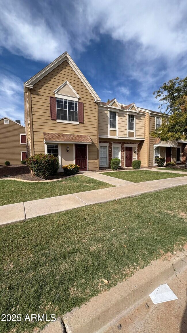 Building Photo - 18626 N 33rd Dr