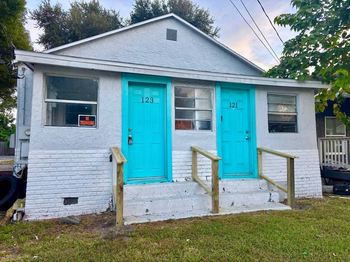 Primary Photo - 6th St