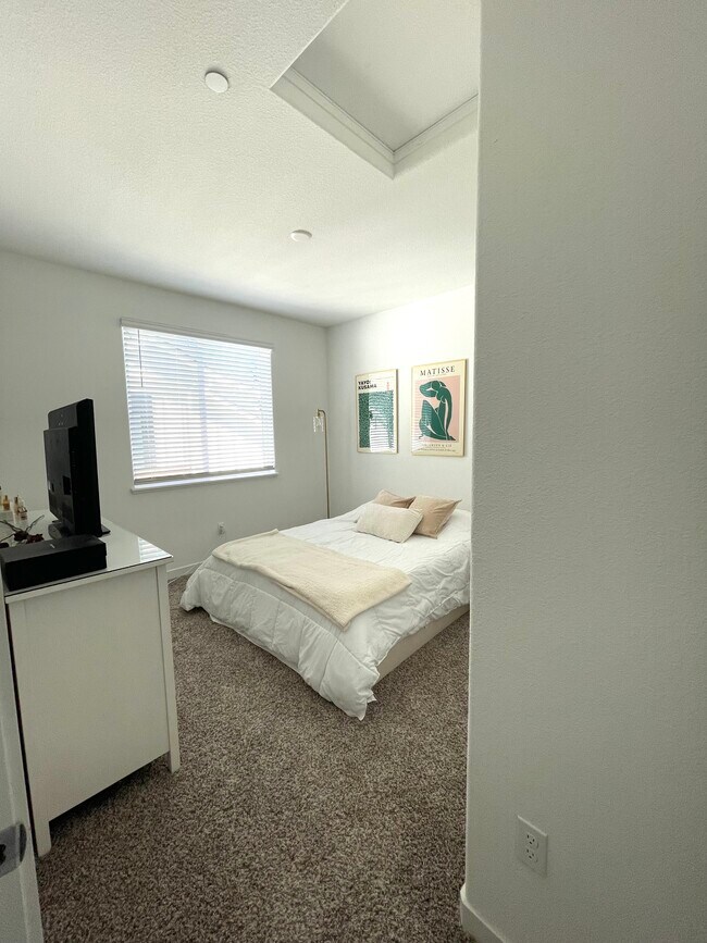 Foto del edificio - 122 Foothill Blvd