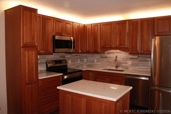 Building Photo - 716 7th Ln