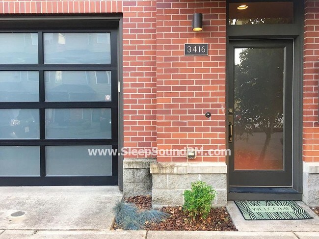 Building Photo - 3416 SW Moss St