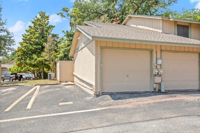 Foto del edificio - 901 Silver Quail Ln