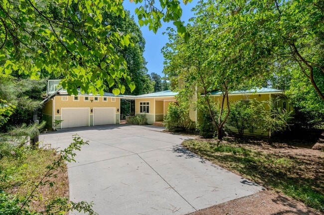 Photo - 817 Oasis Dr House