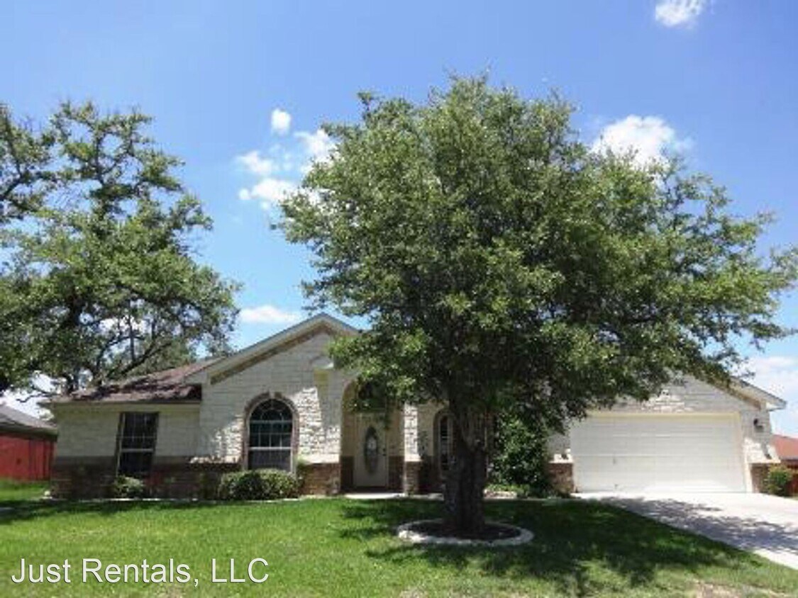 Primary Photo - 4 br, 2.5 bath House - 417 Wrought Iron Dr
