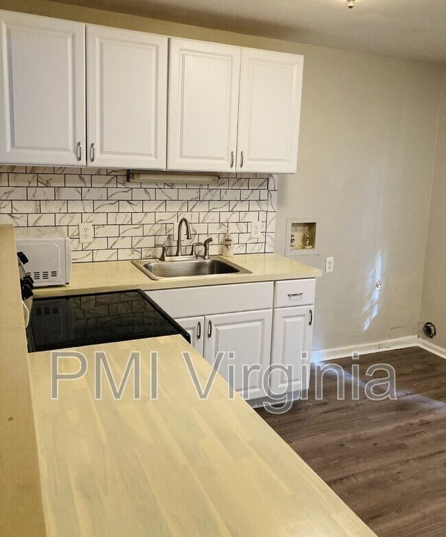 6340 Picadilly Square Unit B, Norfolk, VA 23513 Condo for Rent in