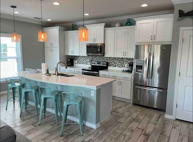 Building Photo - 6584 Carlinga Dr