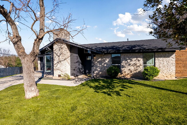 Foto del edificio - Gorgeous New Remodel with a Bright and Open Floorplan