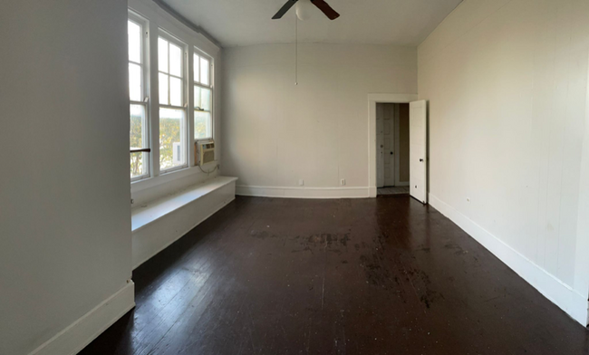 Building Photo - 618 N 16th St
