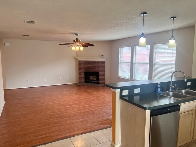 Building Photo - 2405 Eastborne Dr