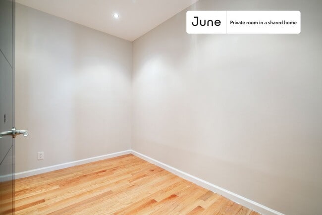 Building Photo - Room in Shared 4 bed/2 bath home