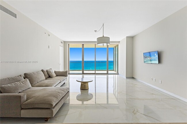 Foto del edificio - 18975 Collins Ave