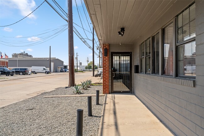 Building Photo - 5975 Armour Dr