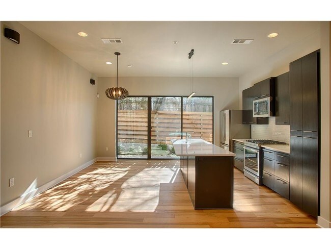 Foto del interior - 2314 Enfield Rd