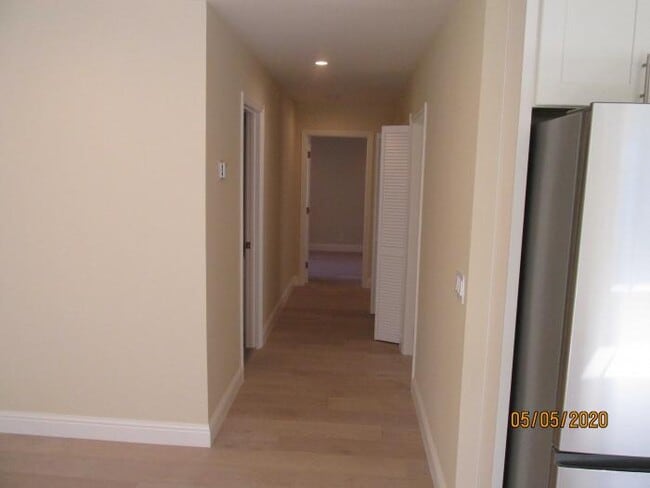 Building Photo - 3 bedroom in Oakland CA 94610