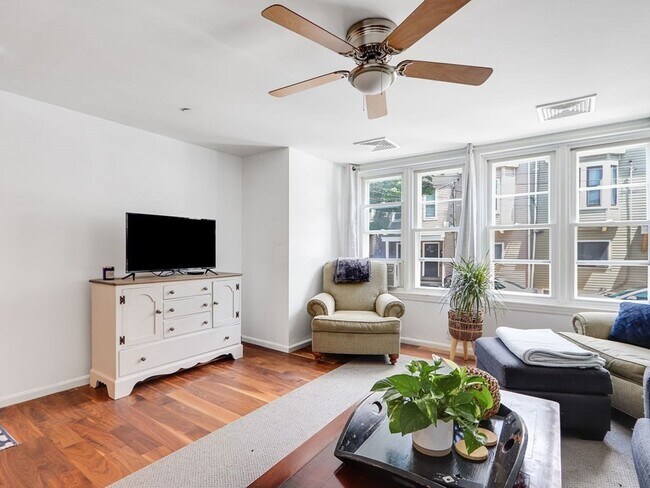 Foto del edificio - 170 W 6th St