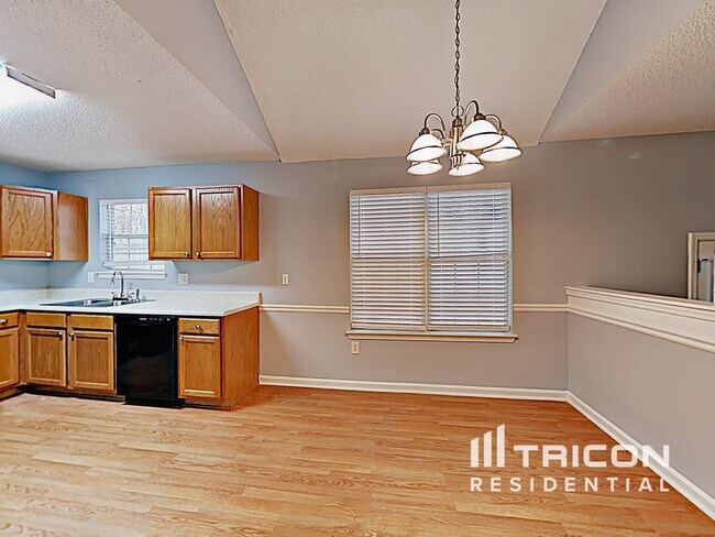 Foto del edificio - 6030 Crooked Creek Dr.