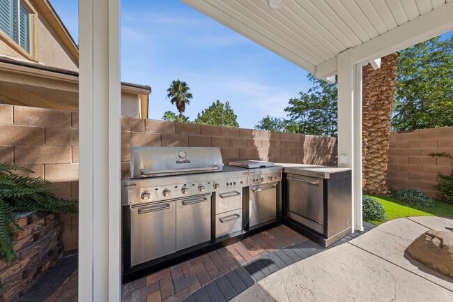 Building Photo - Fully Furnished Southern Highlands Home