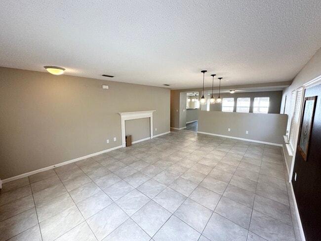 Building Photo - 4 Ryecrest Ln