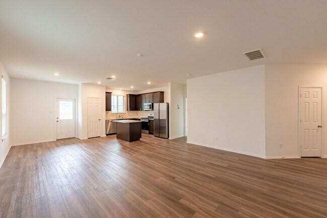 Foto del edificio - Modern, Easy, and Right Where You Want to Be: A Smarter Way to Live in Leander