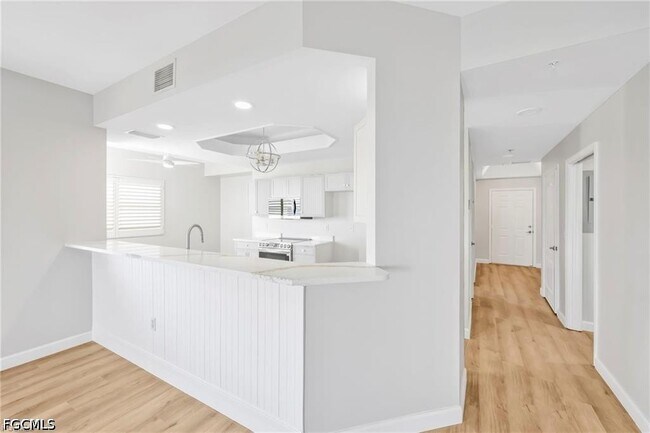 Building Photo - 14819 Laguna Dr