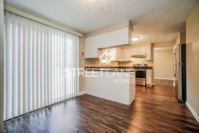 Building Photo - REDUCED!