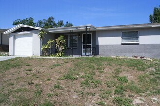 Building Photo - 9425 Rainbow Ln