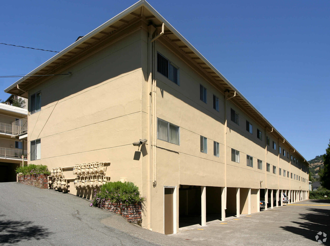 San Pablo Apartments - D Street Apartments
