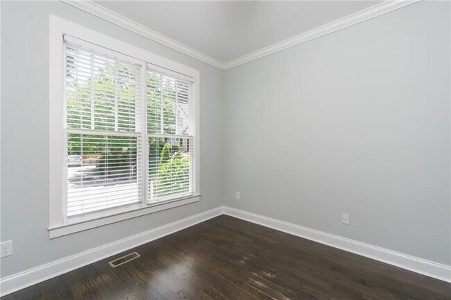 Foto del edificio - 2761 Alpine Rd NE